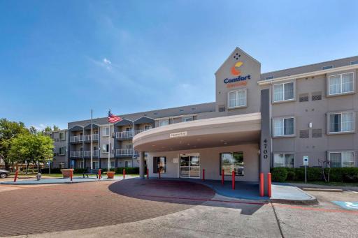Comfort Suites DFW Airport - Housity
