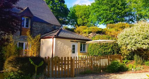 Le Vieux Moulin Gites - A charming stone cottage with garden view and seasonal pool - Housity