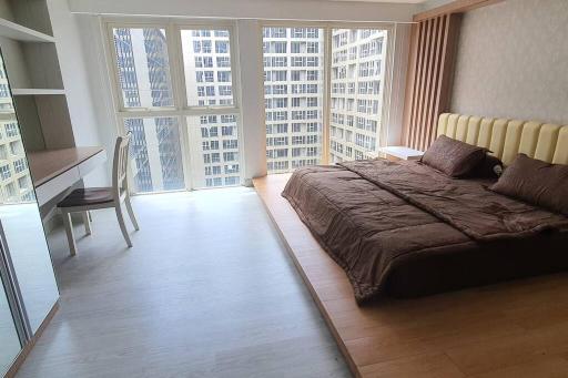 Huge Family Room 94m2 Jati Junction - Pool & Gym - Housity