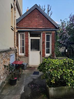 Unique and cosy house located in Paris center - Housity