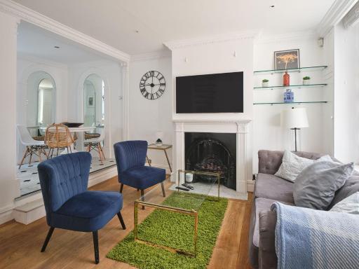 Stylish 3 bedroom town house - Housity