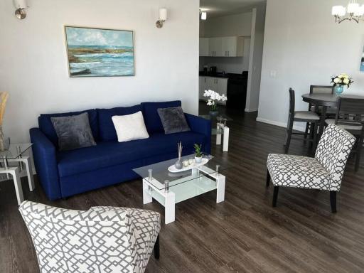 Spacious 1 Bedroom Apartment, With pull out Couch - Housity