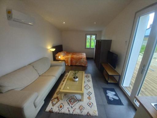 Une petite maison et sa prairie - Housity