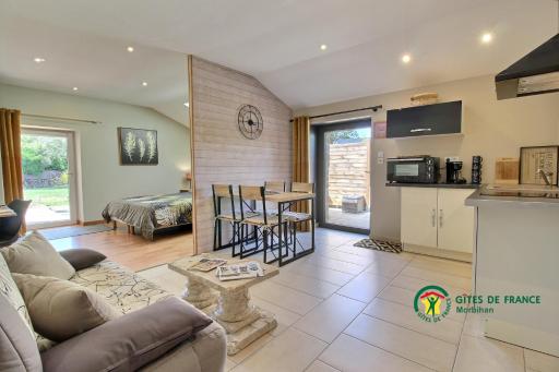 Aux Matins du Bonheur - Housity