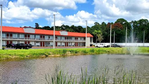 Vero Beach Inn & Suites Vero Beach I-95 - Housity