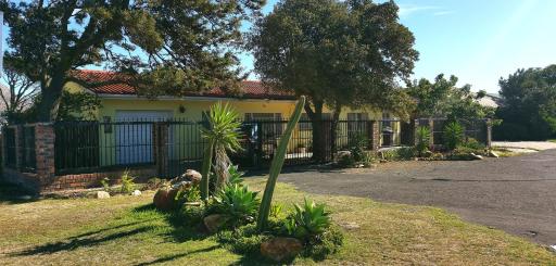 Riverside Villa - Housity