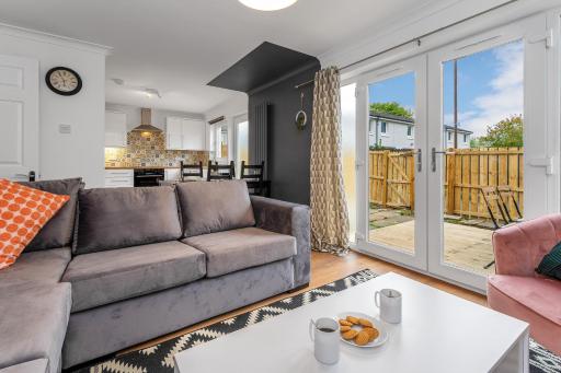 Cheerful Stays - Livingston - 4 Bedroom 3 Bath home - Housity