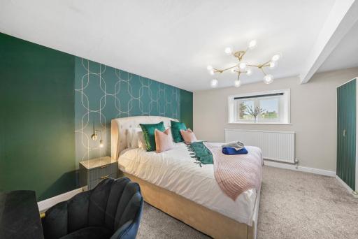 30 percent off! Central 5 Bed in Whitby - Games Room - Parking - Hot-Tub - Housity