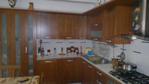 Camere in ampio Appartamento in mezza collina, molto arioso e soleggiato - Housity