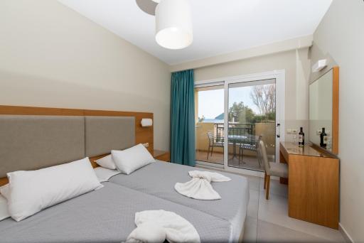 Koukla Mare - Housity