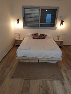 מדבריות השחר - Housity