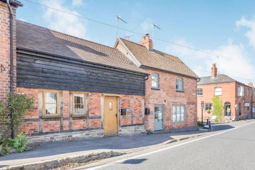 Woodsmith Barn - Housity
