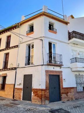 Spanish Town House - Housity