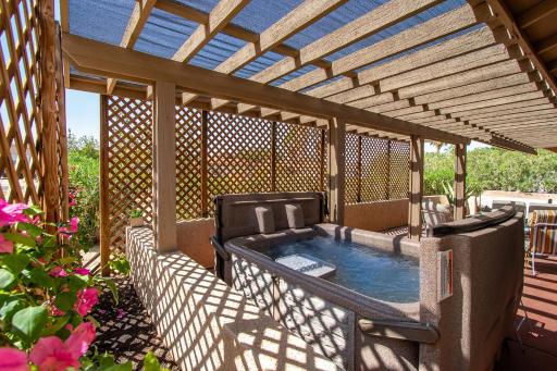 Great Vibe House + Hot Tub, Minutes to JTree Park - Housity