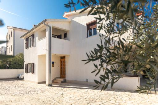Bed and Breakfast Ema - Housity