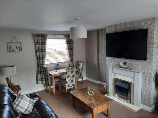 Ella's Hoose - Housity
