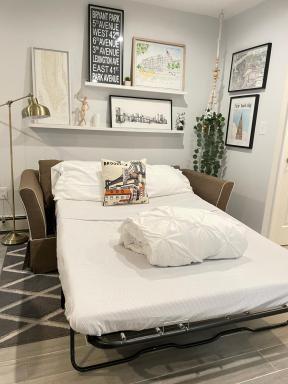 Modern apartment with parking & quick ride to Manhattan - Housity