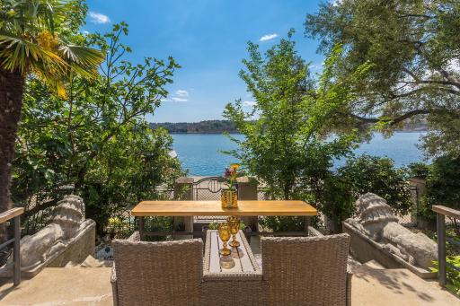 Holiday house SEAFRONT - Housity