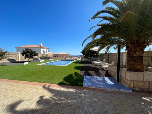 B&B Villa Libertad Tenerife - FKK Nudist Swingers - only couples & single ladies - Housity