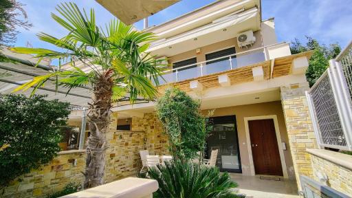 Villa Kristina with Private Patio - Housity