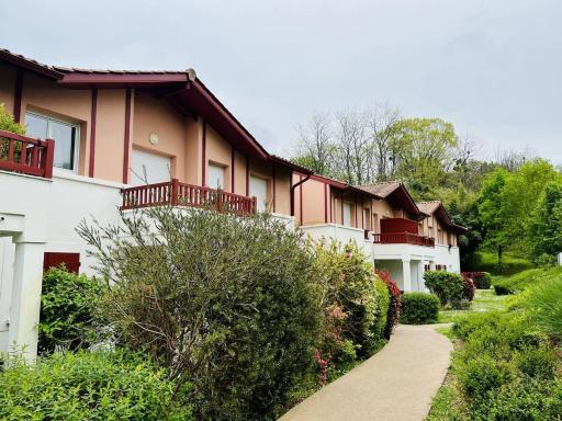 Appartement F2 à Cambo-les-Bains avec piscine, proche thermes, terrasse et parking - FR-1-495-36 - Housity