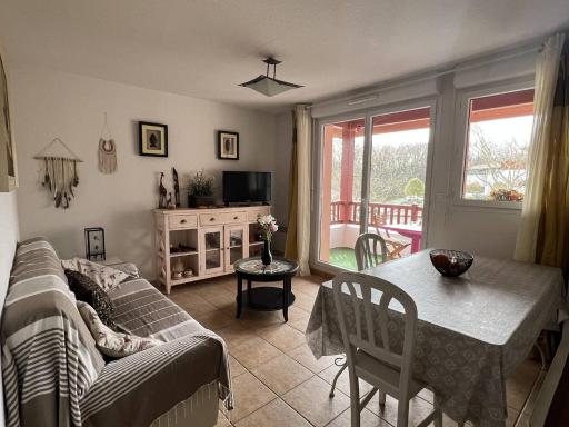 Cambo-les-Bains : T2 avec terrasse sud, piscine collective - FR-1-495-59 - Housity