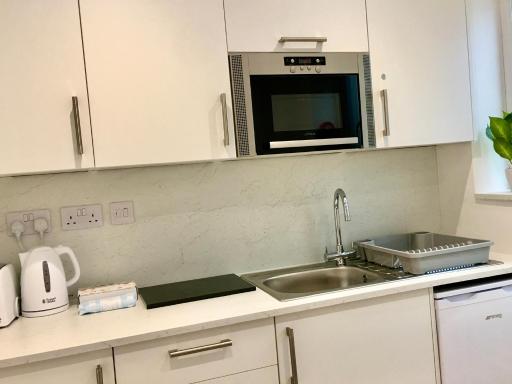 Harbour Top Studio - with parking - Housity