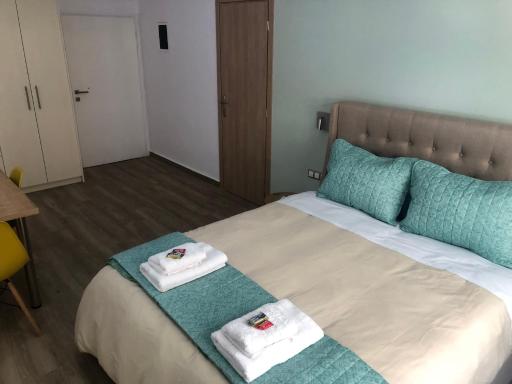 Royal Blue Grand Suite No 2 - Housity