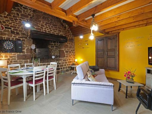 Gîte champêtre avec animaux, terrasse, jeux extérieurs, et ateliers couture près de Saint-Mars-d'Égrenne. - FR-1-497-149 - Housity