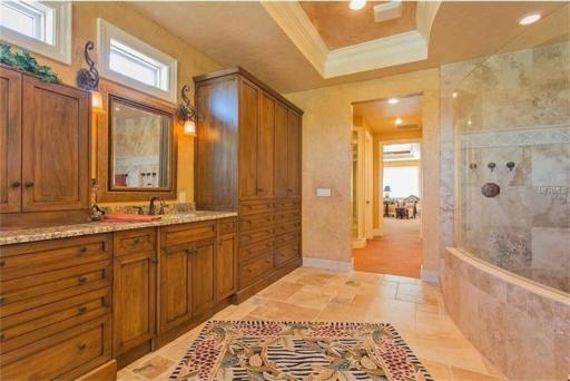 Large Mediterranean Oasis - Water Views & Pool - Housity