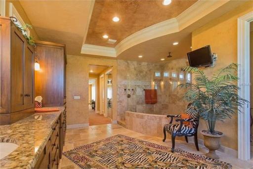 Large Mediterranean Oasis - Water Views & Pool - Housity
