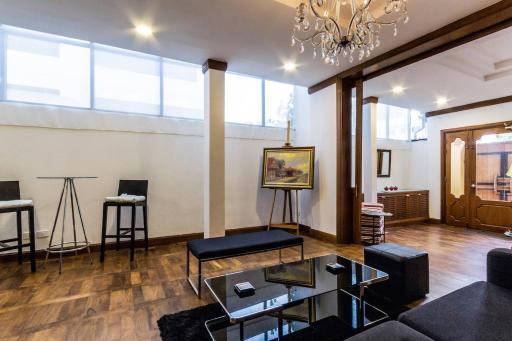 Fabulous Dasiri Townhouse With 5 Bedrooms - Housity