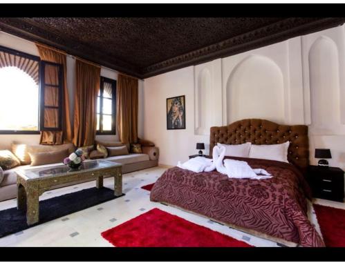 Palace with 2 villas and 2 swimming pools in Sidi Abdellah Ghiat - Housity