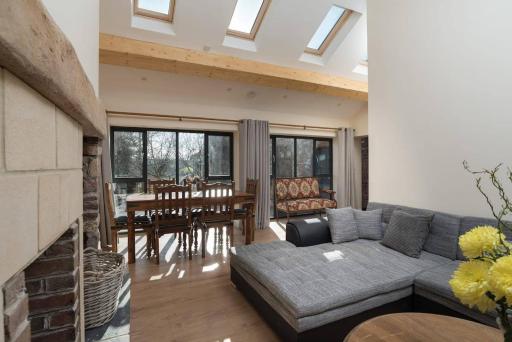 East Wing - a beautifully converted former stable nestled in the picturesque Somerset countryside - Housity