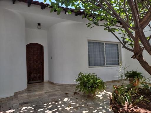 Casa em bairro residencial próxima ao centro e HB - Housity