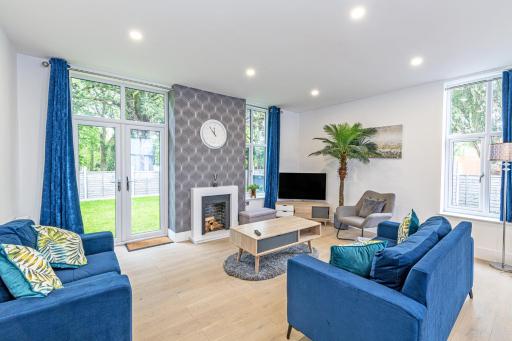 Family and Dog Friendly Luxury 3 Bed Property - With hot tub - Housity