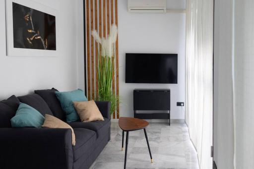 Precioso apartamento recién reformado con parking - Housity