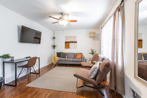 3 Bedrooms House in Waldo Kansas City - Housity