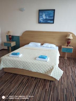 Beach Hotel Iceberg - Housity