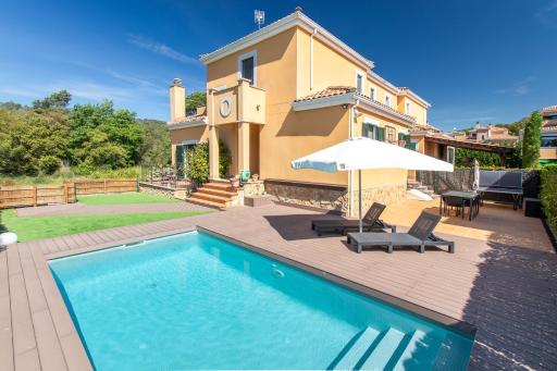 Casa con piscina privada a 5 minutos de Girona - Housity
