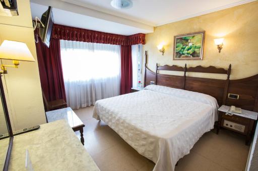 Hotel Reyes Catolicos - Housity