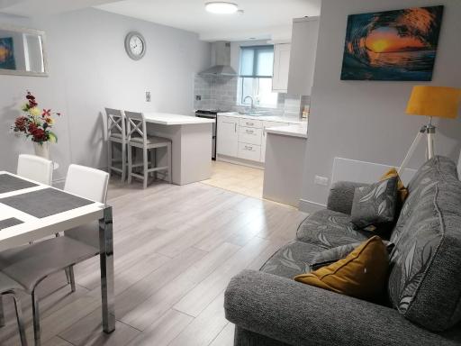 Oak House Apartment - Housity