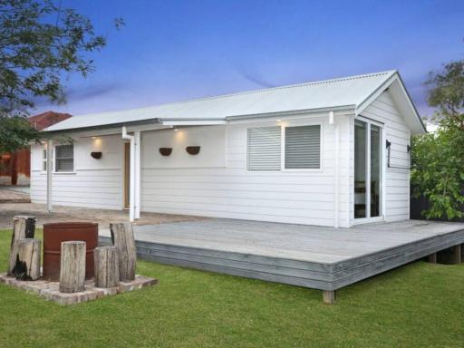 Adorable 1 bedroom guesthouse with firepit - Housity