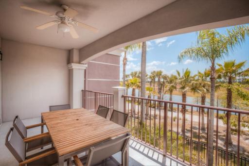 Beautiful LAKEVIEW Deluxe Condo Near Theme Parks - Housity