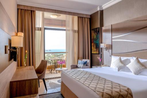 Two Seasons Hotel & Apartments - Housity