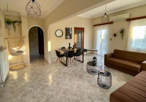 Orange Country House - Housity