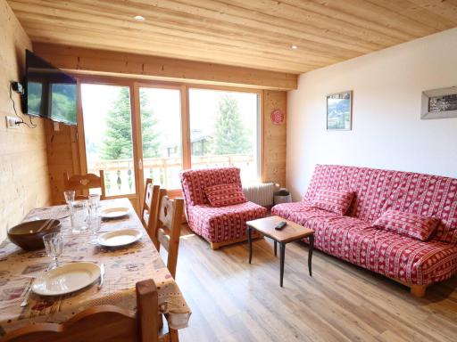 Bel Appartement aux Gets - Proche des Pistes avec Balcon et Parking - FR-1-623-203 - Housity