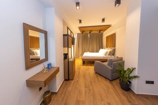 Centrally Elegant Suite by Acropolis - Housity