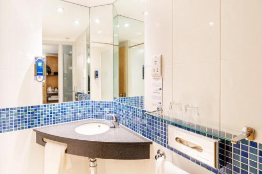 Holiday Inn Express Dundee, an IHG Hotel - Housity