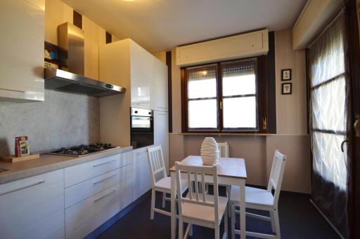 Spacious apartment in Vercelli with terrace and garden - Housity
